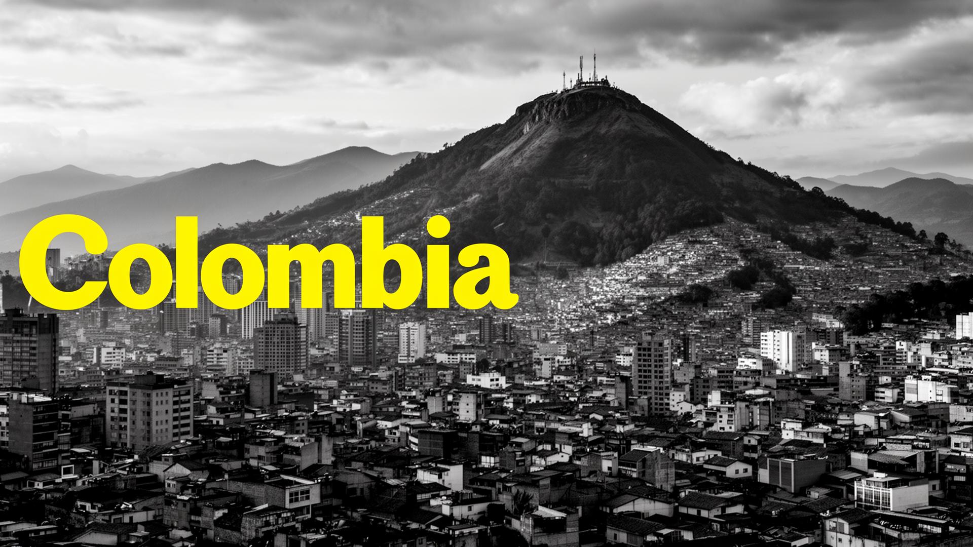 Чёрно-белая панорама города в Колумбии с горой и жёлтой надписью Colombia — обложка статьи о маркетинге в Колумбии